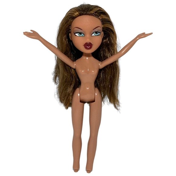 Bratz Yasmin Strut It 2002 First Edition Blue Eyes Deep Red Lips Nude Doll Only - Picture 9 of 12